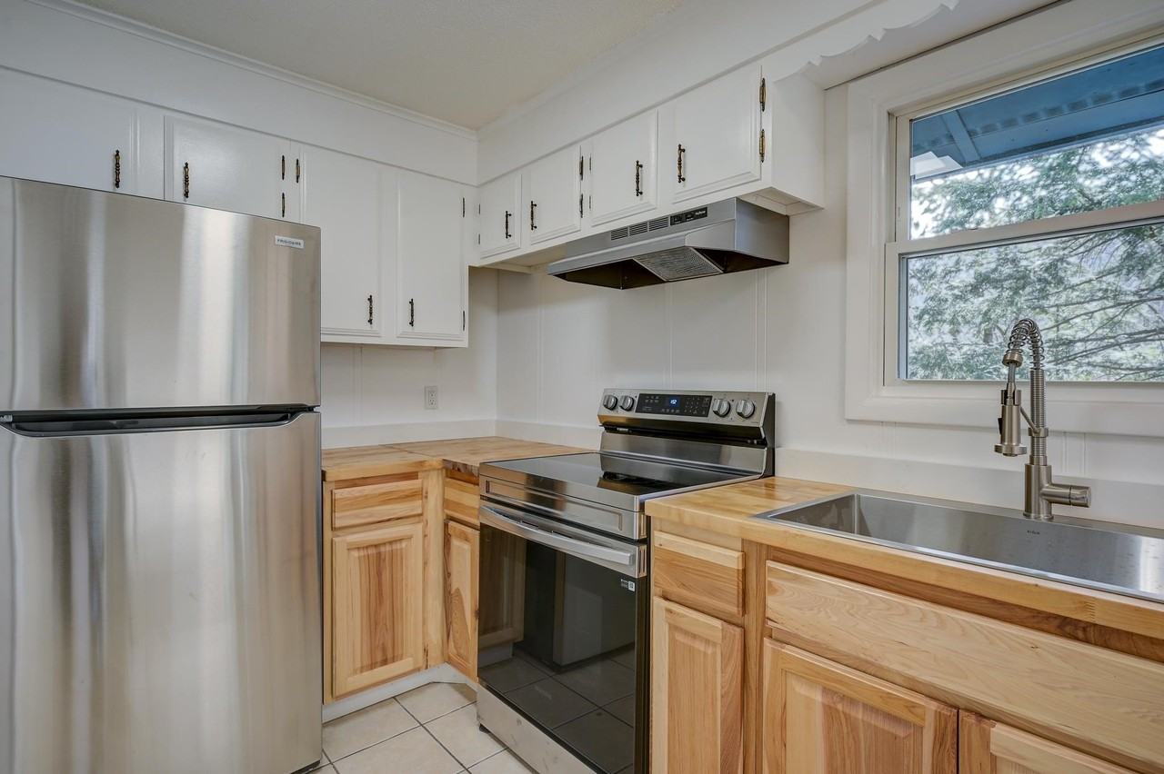 20 Emery Lane #4 - Photo 2 of 28