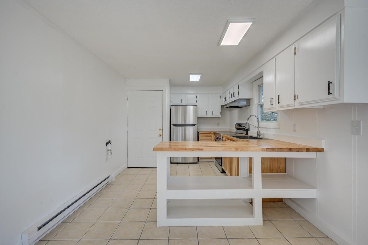 20 Emery Lane #4 - Photo 5 of 28