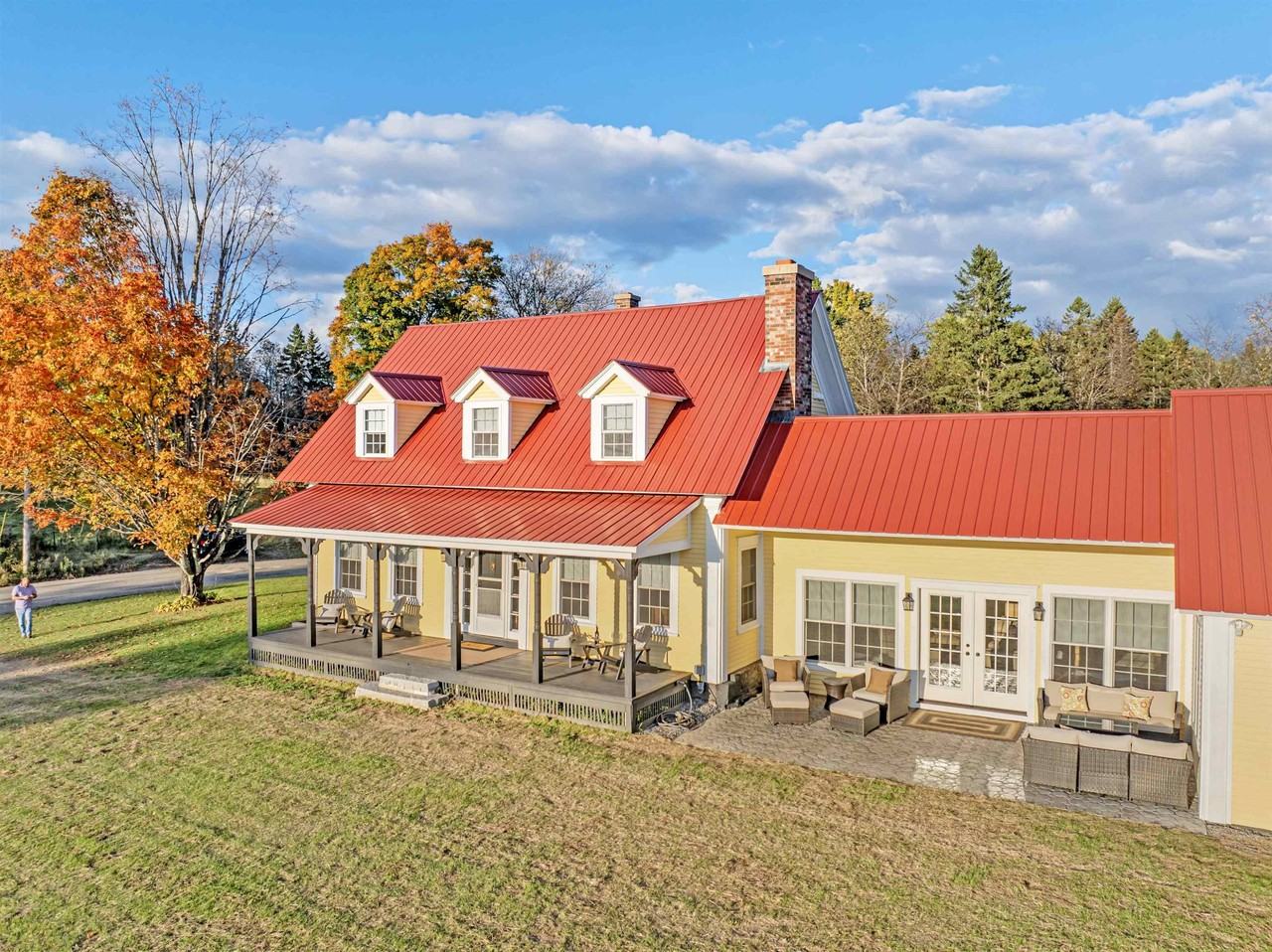 386 S Hill Rd - Photo 2 of 50