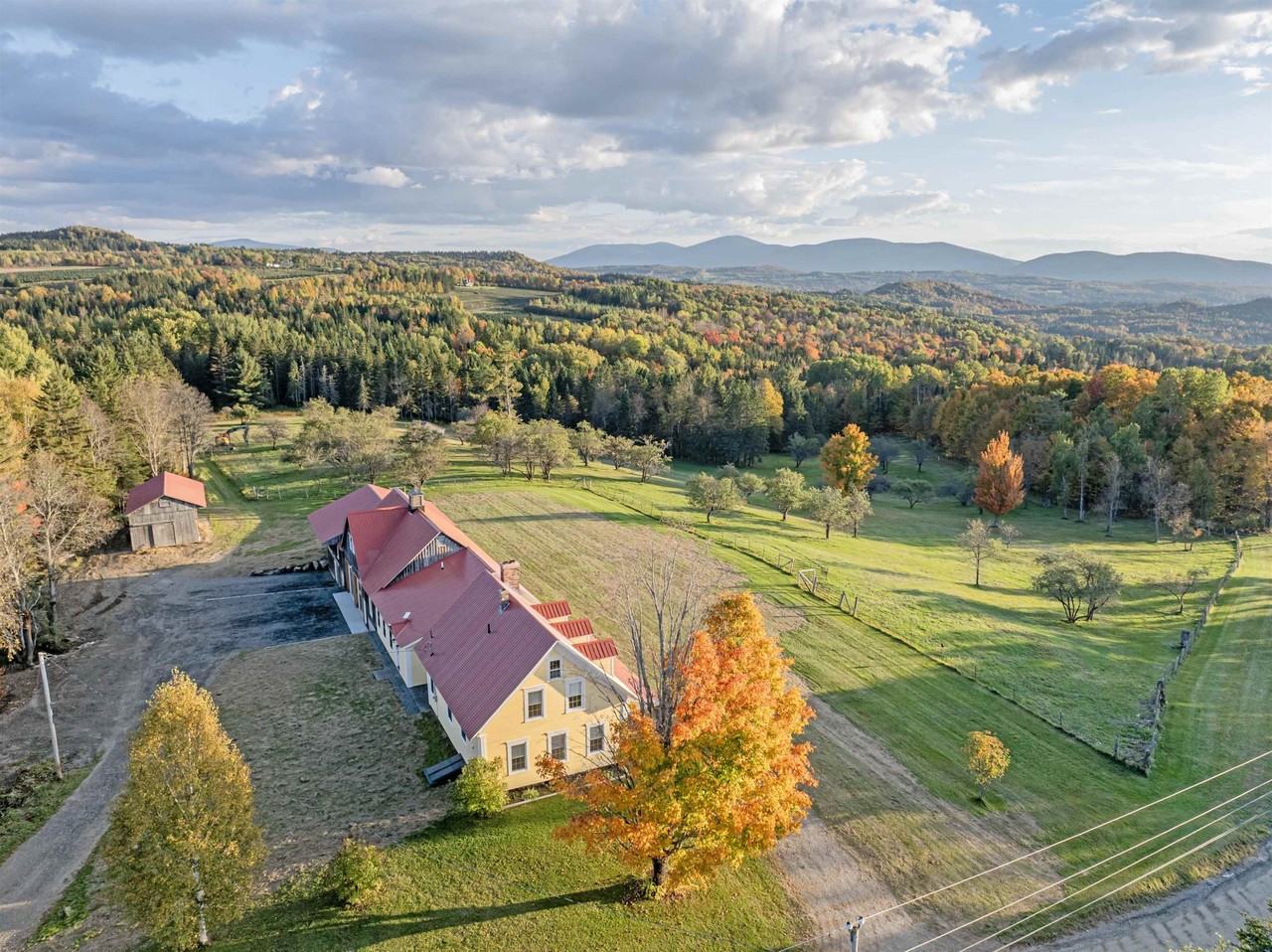 386 S Hill Rd - Photo 4 of 50