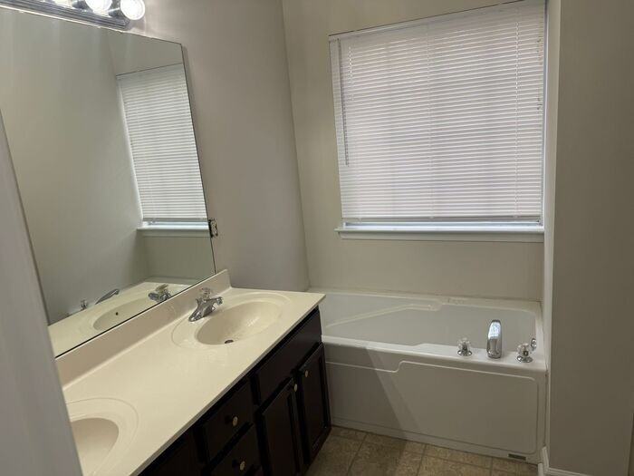 4032 Old Glory Dr - Photo 6 of 9