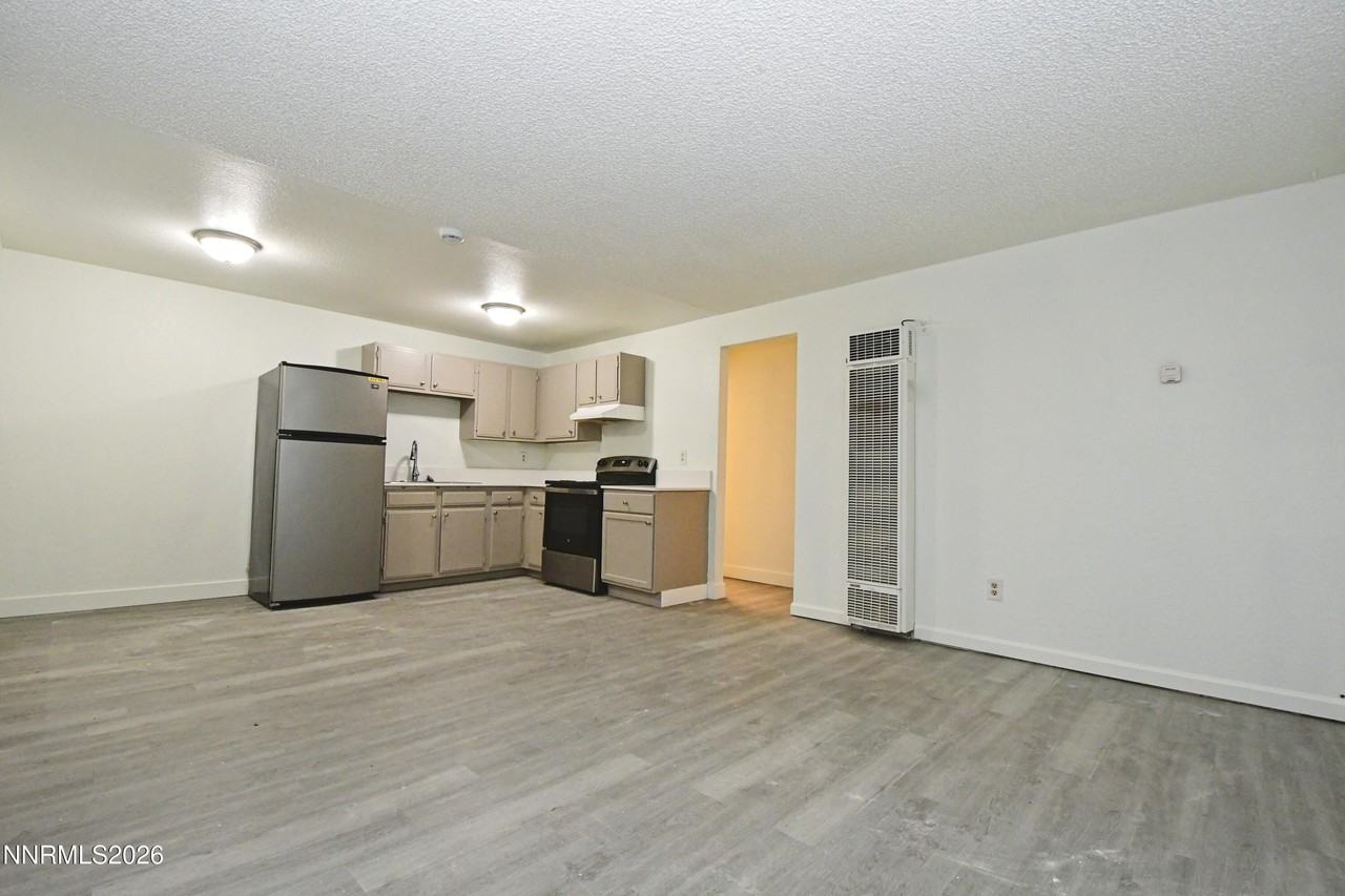 1140 E St - Photo 2 of 9