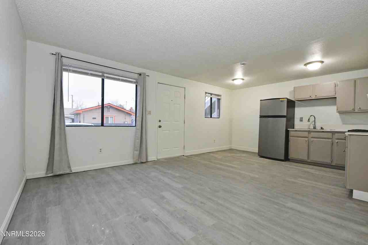 1140 E St - Photo 3 of 9