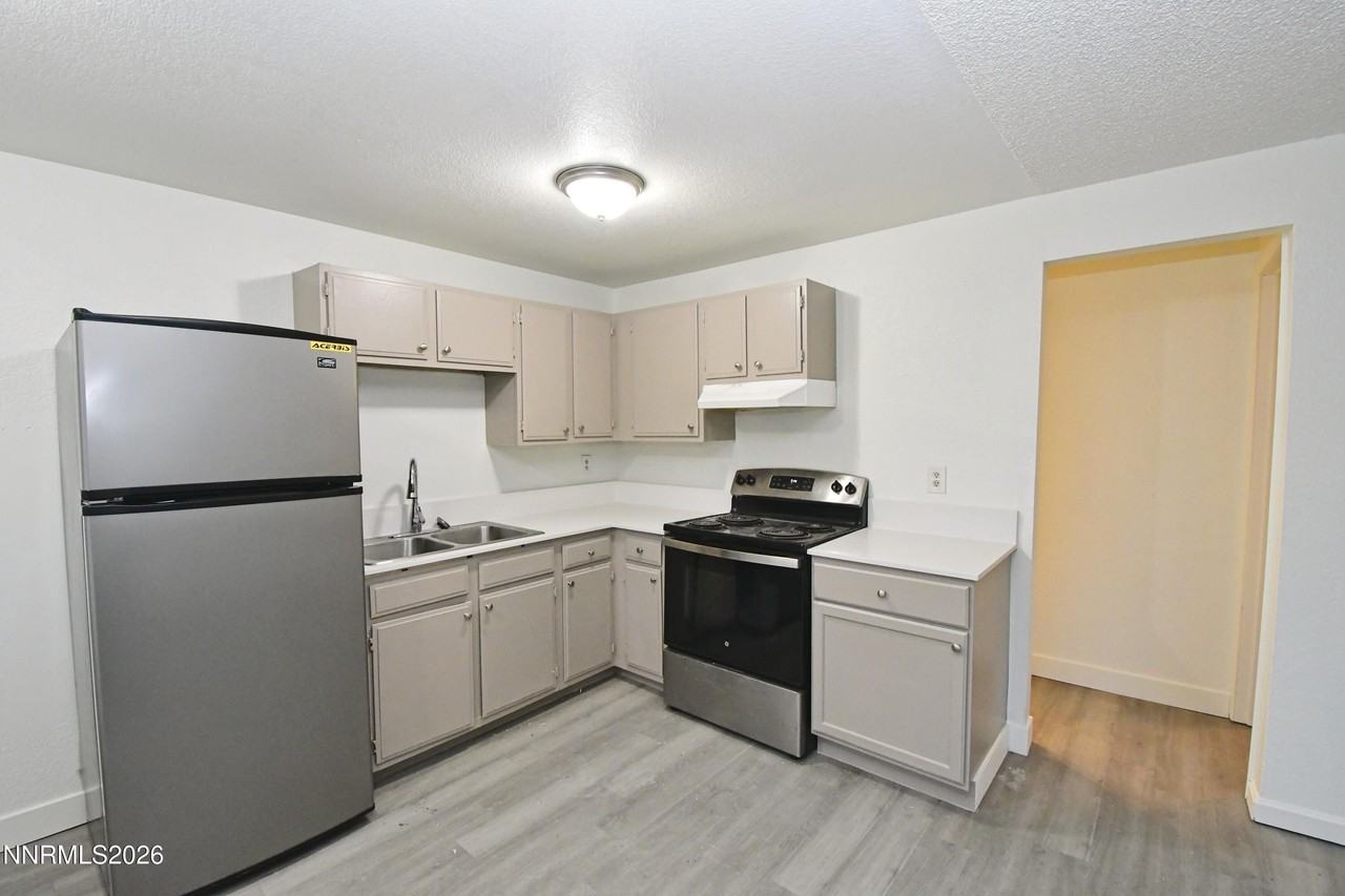 1140 E St - Photo 5 of 9