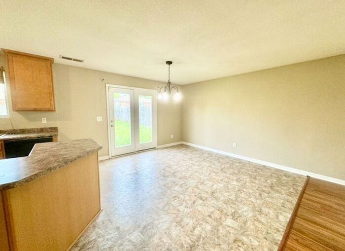 142 Vancouver Rd - Photo 4 of 21