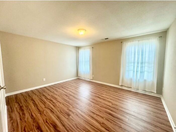 142 Vancouver Rd - Photo 7 of 21