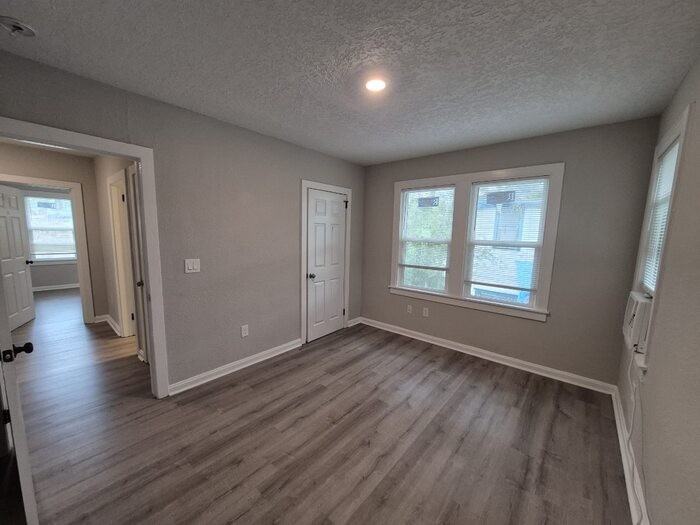 519 W 19th St #A - Photo 5 of 8