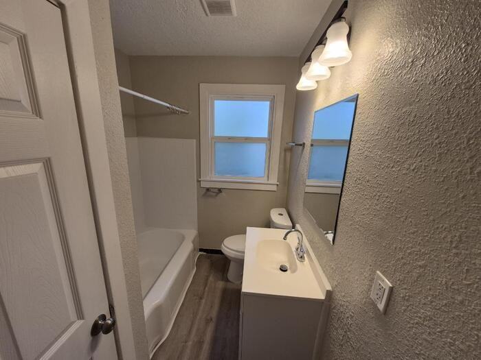 519 W 19th St #A - Photo 6 of 8