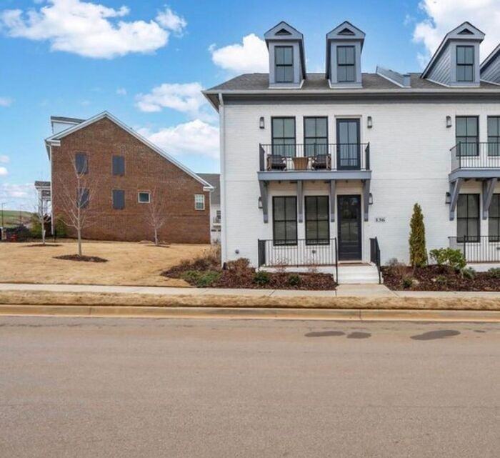 136 Iberville St - Photo 3 of 20