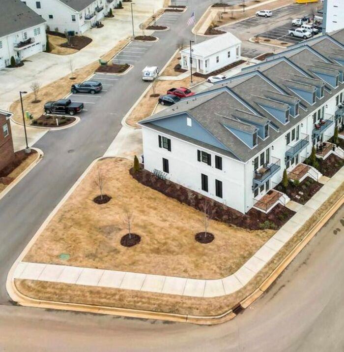 136 Iberville St - Photo 4 of 20