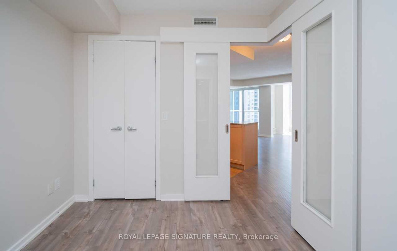 208 Queens Quay West - Photo 3 of 27