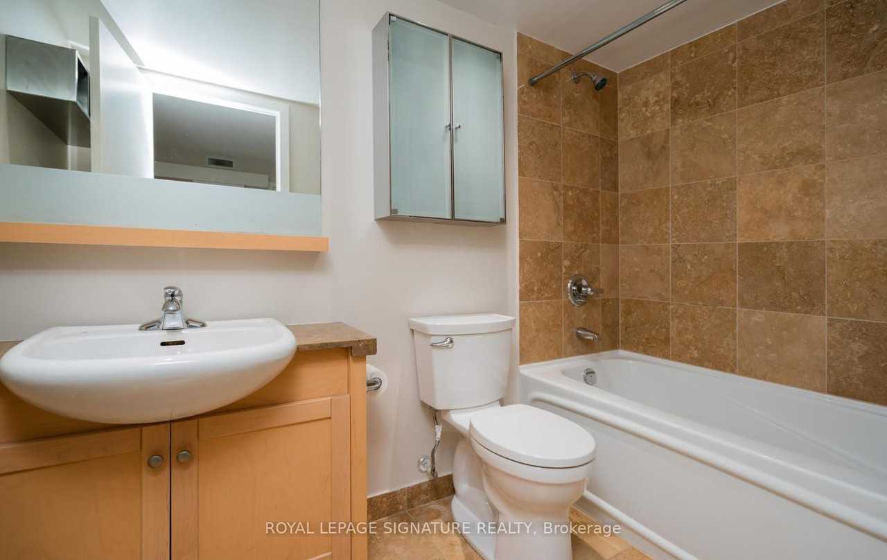 208 Queens Quay West - Photo 7 of 27