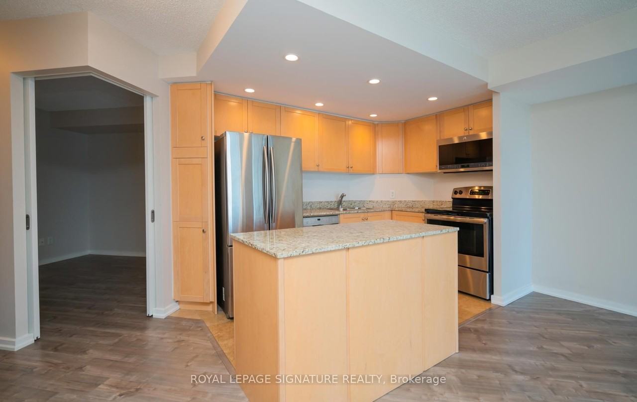 208 Queens Quay West - Photo 6 of 27