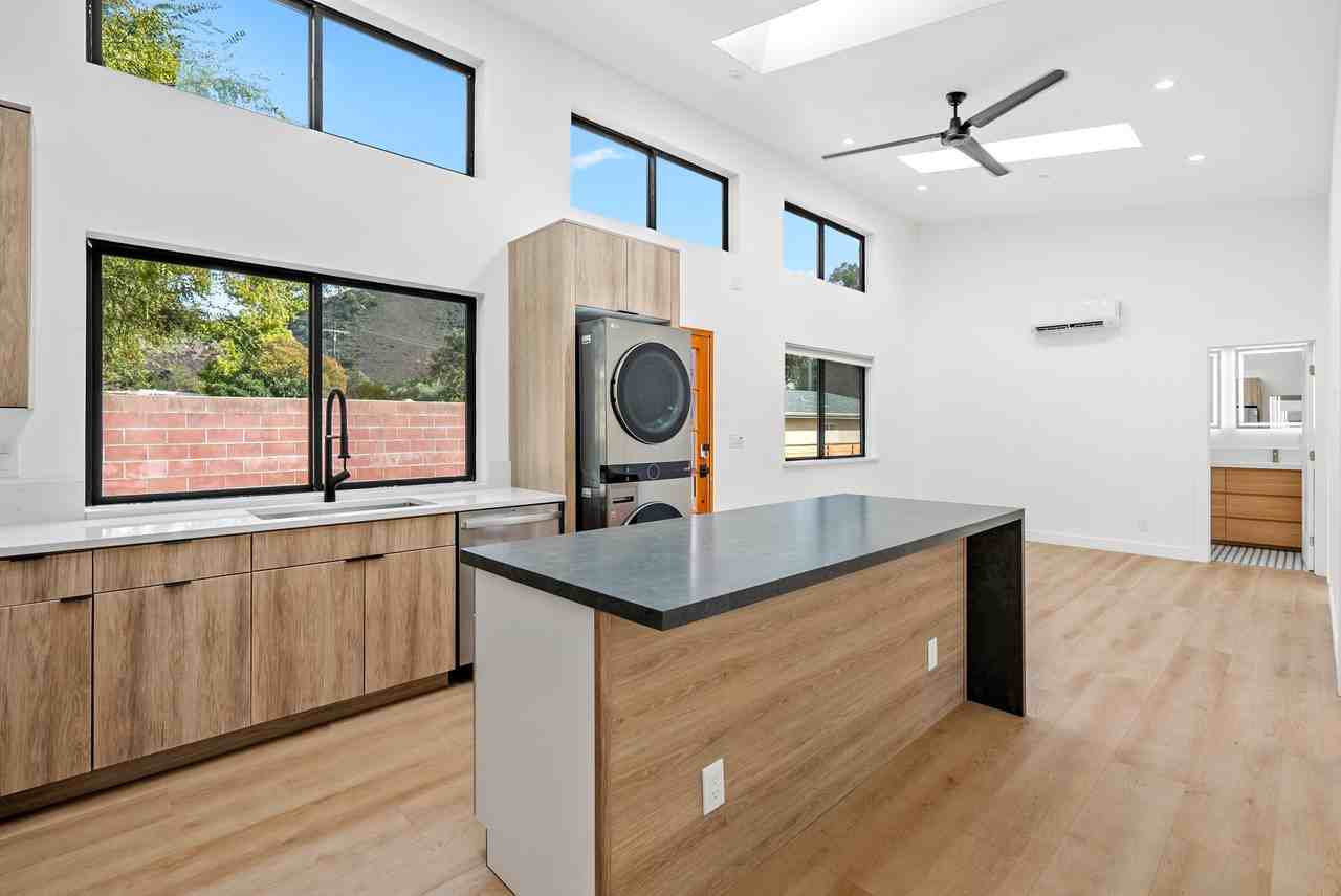 1960 Loomis St - Photo 2 of 6