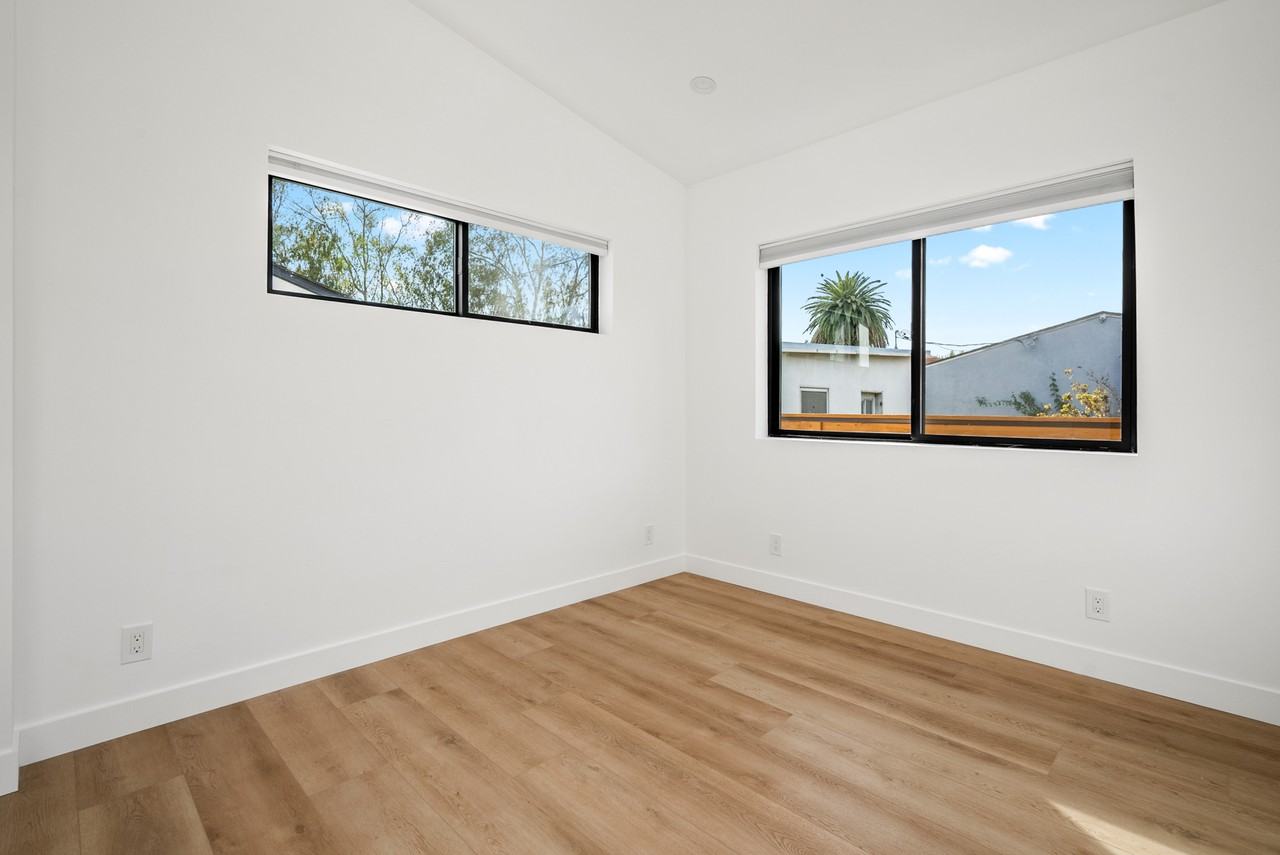 1960 Loomis St - Photo 3 of 6