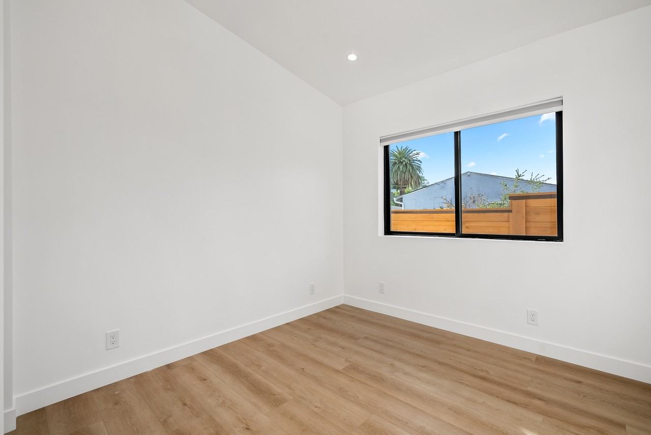 1960 Loomis St - Photo 6 of 6