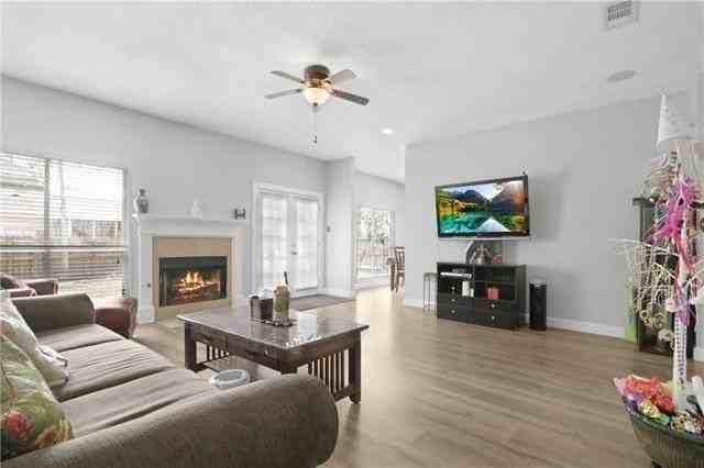 824 Destin St - Photo 5 of 26