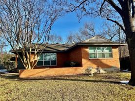 888 Berkinshire Dr - Photo 1 of 1