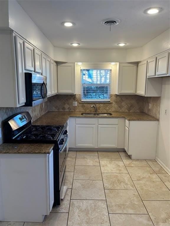 888 Berkinshire Dr - Photo 5 of 16