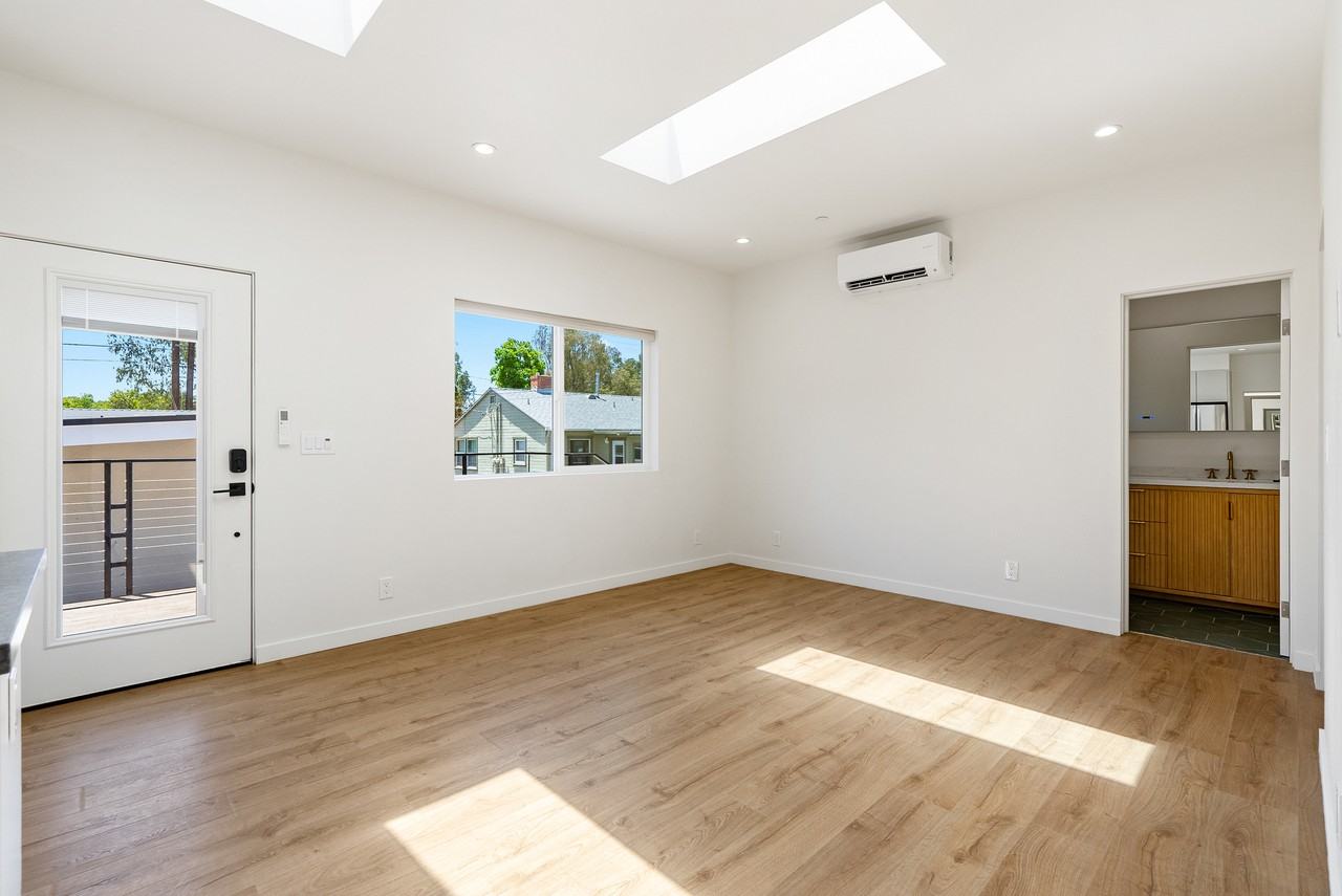 325 Cerro Romauldo Ave - Photo 5 of 9