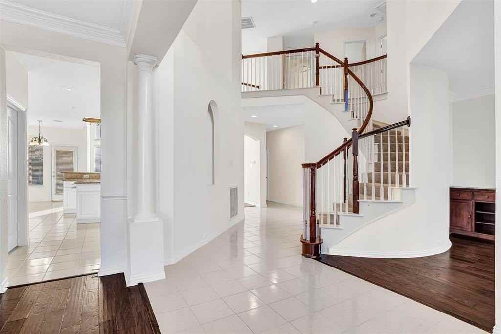 4300 Vanderpool Dr - Photo 2 of 37