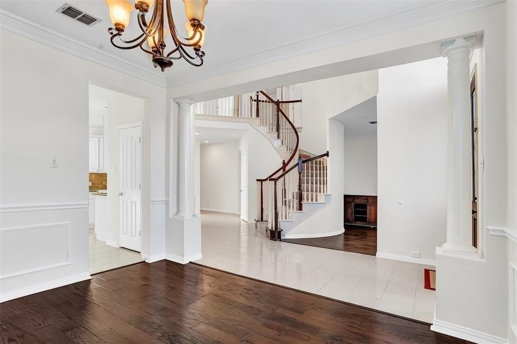 4300 Vanderpool Dr - Photo 5 of 37