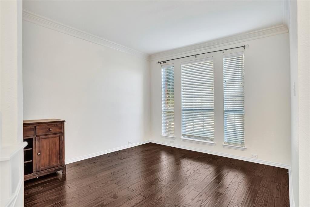 4300 Vanderpool Dr - Photo 7 of 37