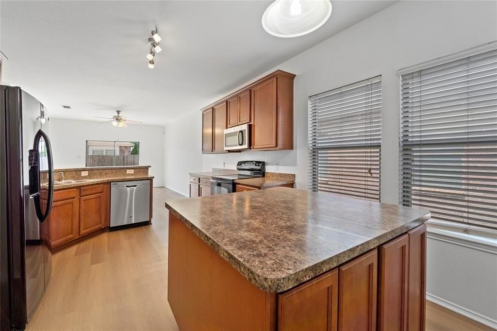 12728 Feathering Dr - Photo 6 of 15