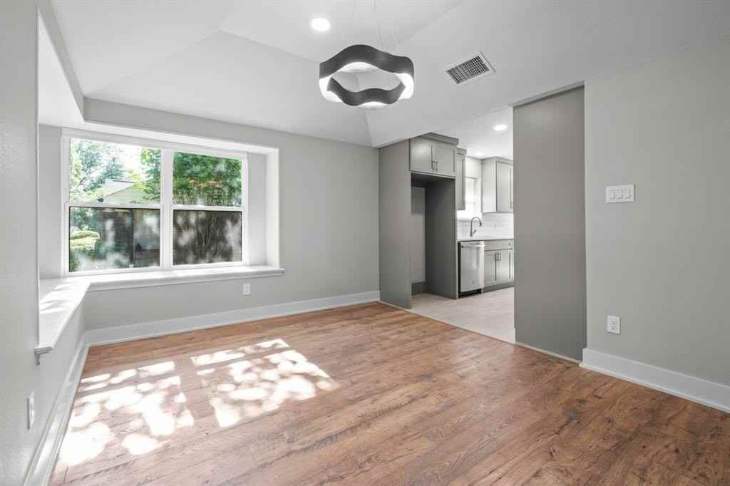 4420 Sterling Ln - Photo 6 of 24