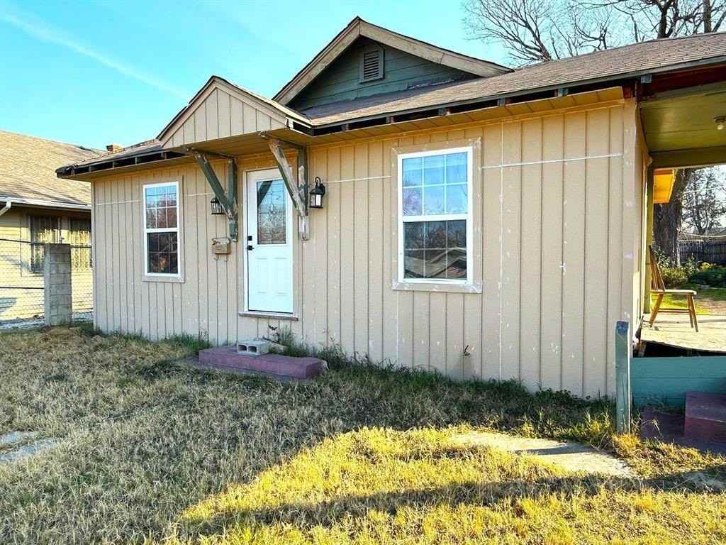 2406 S Marsalis Ave - Photo 2 of 11