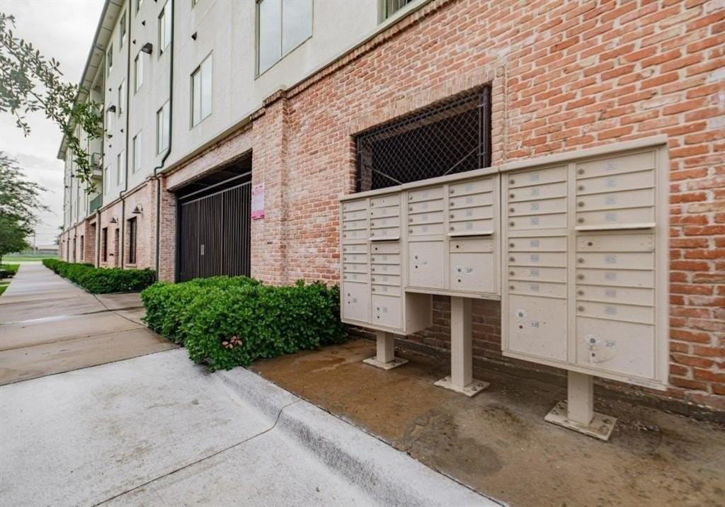 3221 Elihu St #304 - Photo 7 of 11