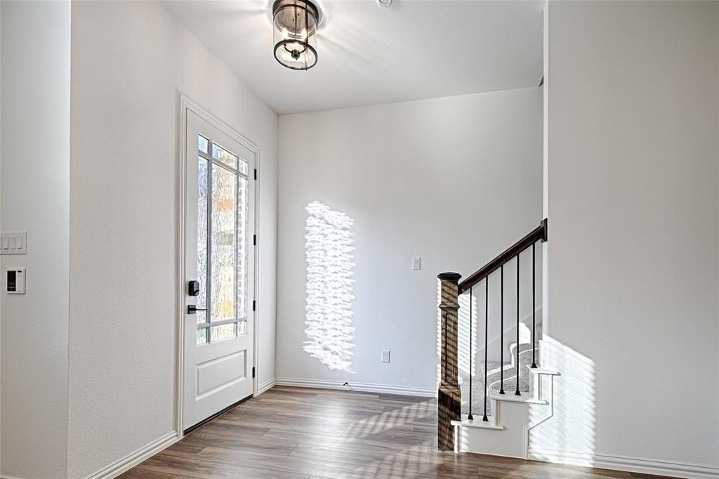 4437 Ward St - Photo 3 of 40