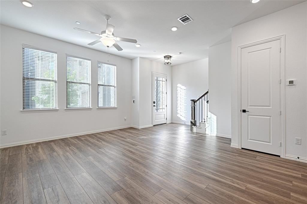 4437 Ward St - Photo 5 of 40