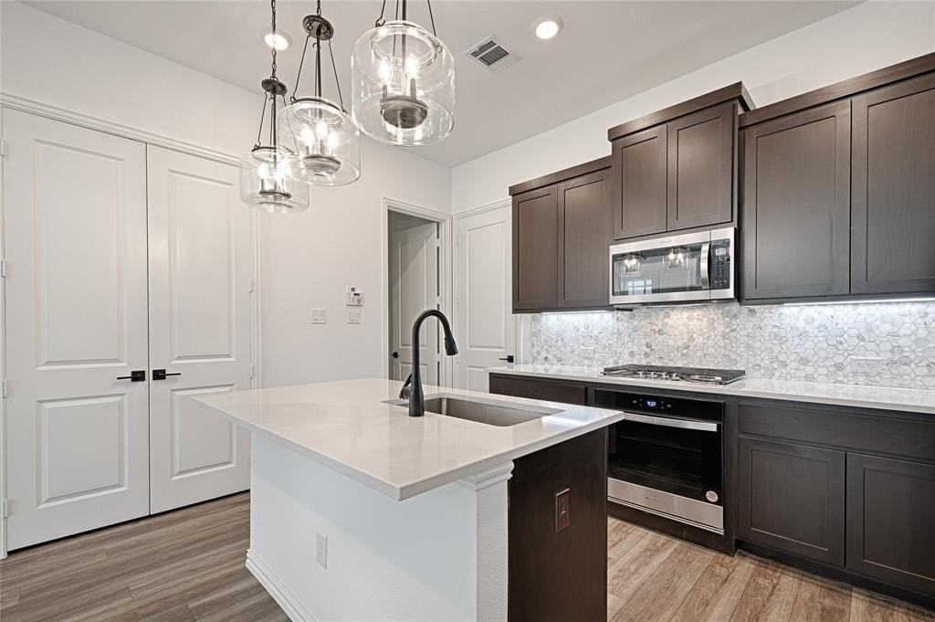 4437 Ward St - Photo 7 of 40