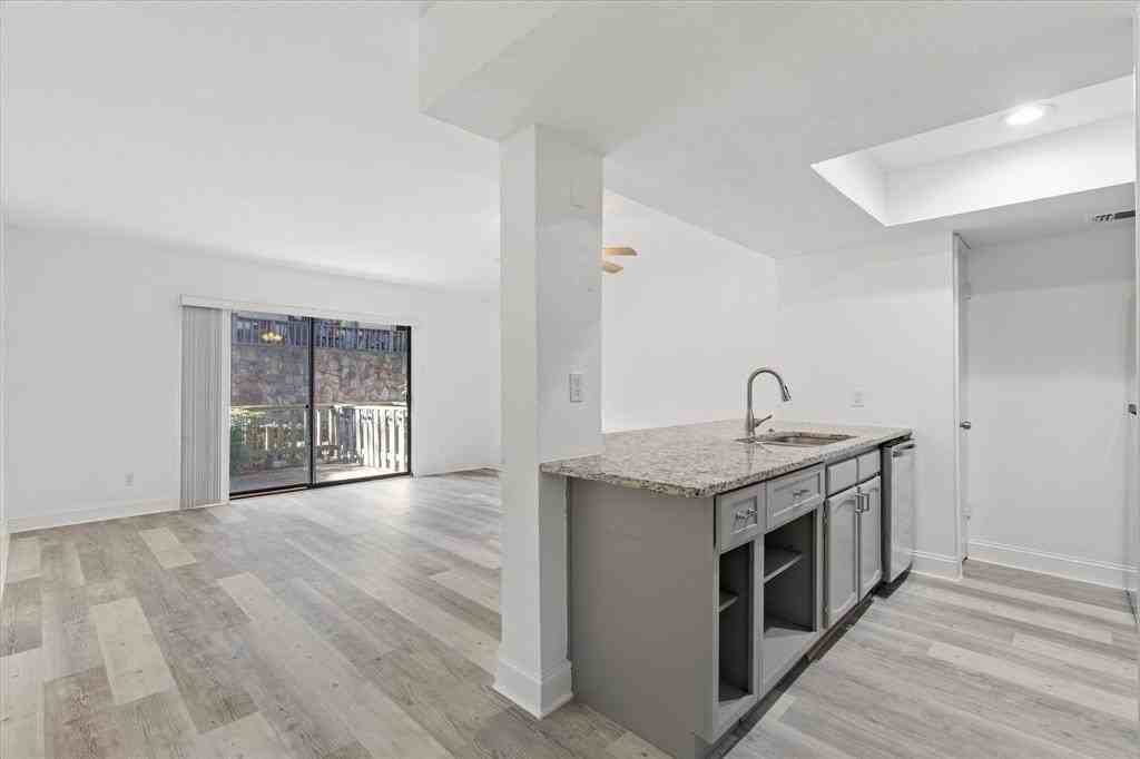 4503 N Oconnor Rd #1112 - Photo 2 of 31