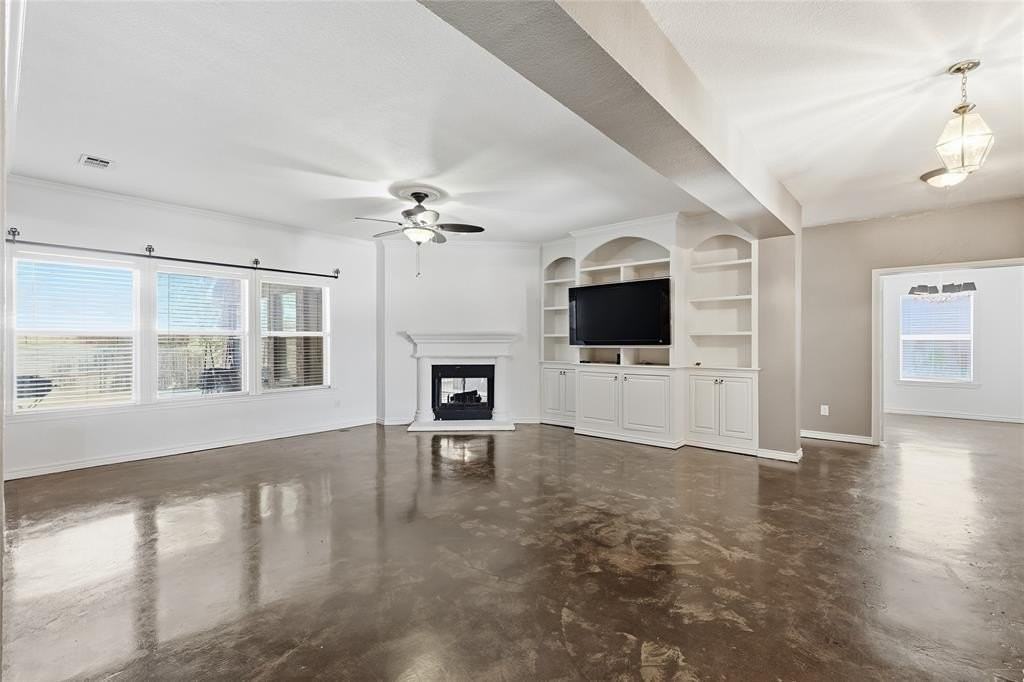 1018 Karen St - Photo 2 of 34