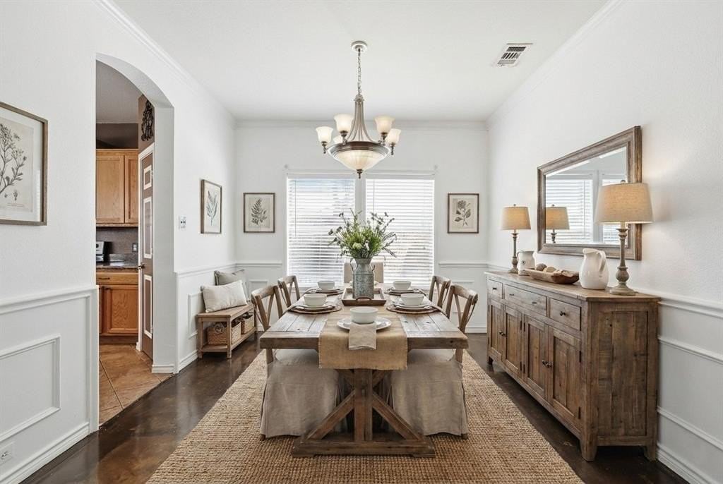 1018 Karen St - Photo 5 of 34