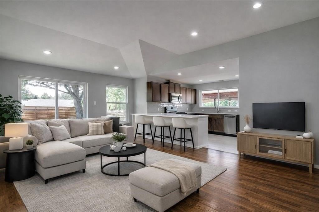 9036 Clearwater Dr - Photo 3 of 15