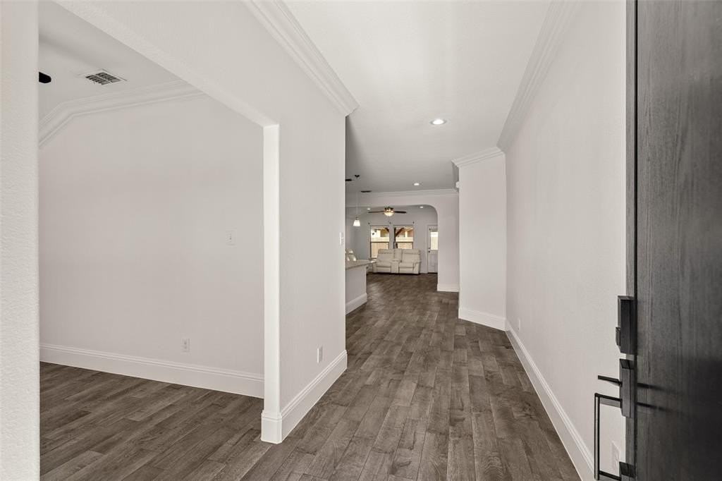 303 Triple Crown Ln - Photo 3 of 31