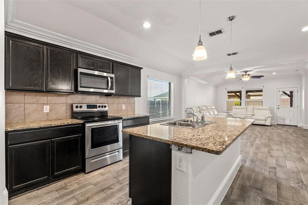 303 Triple Crown Ln - Photo 5 of 31