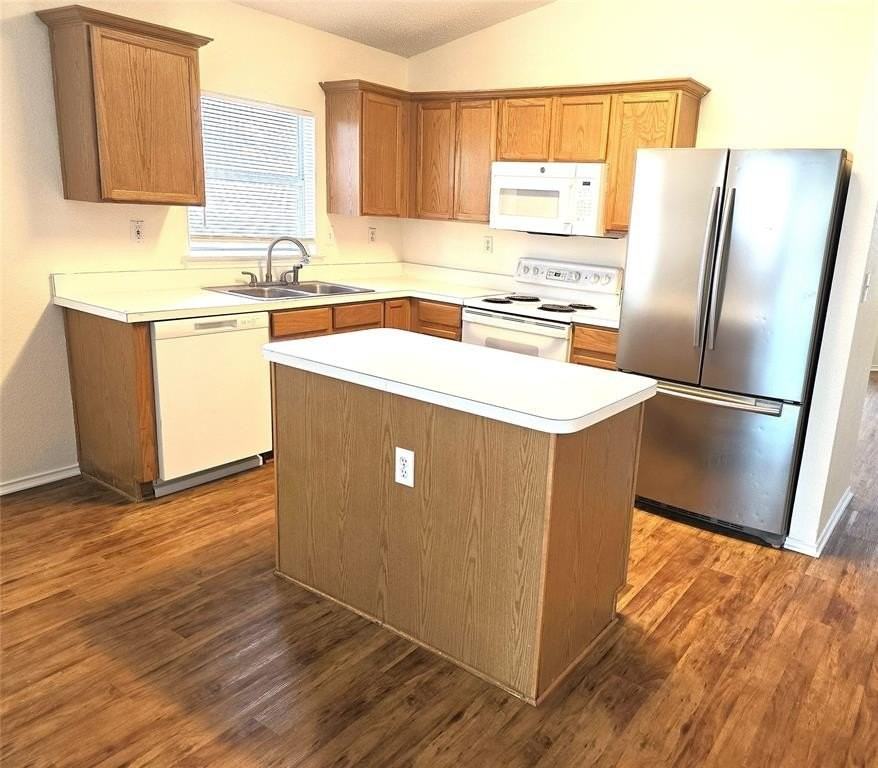 1802 Berkeley Dr - Photo 3 of 13