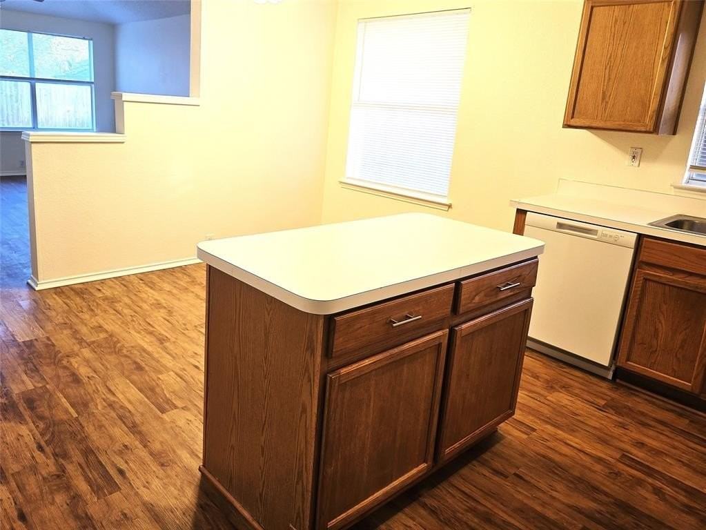 1802 Berkeley Dr - Photo 4 of 13