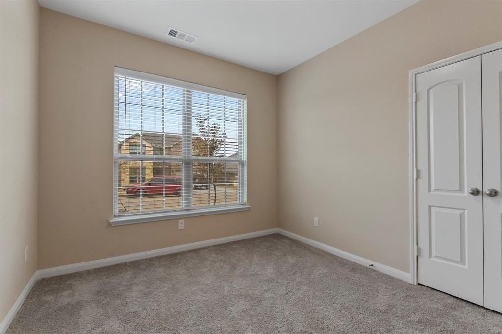 5412 Persimmon Dr - Photo 4 of 21