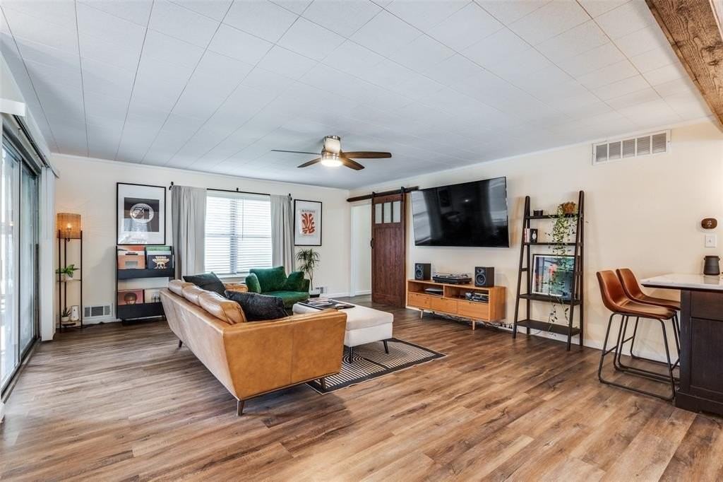 1812 17th St - Photo 7 of 25