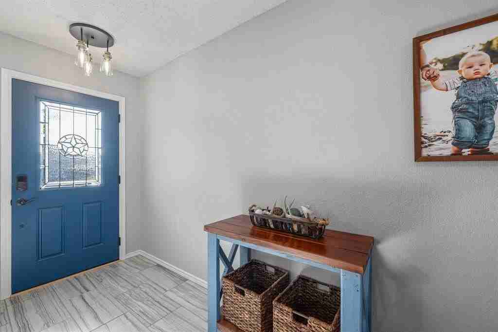 2705 Mitchell Ln - Photo 3 of 24