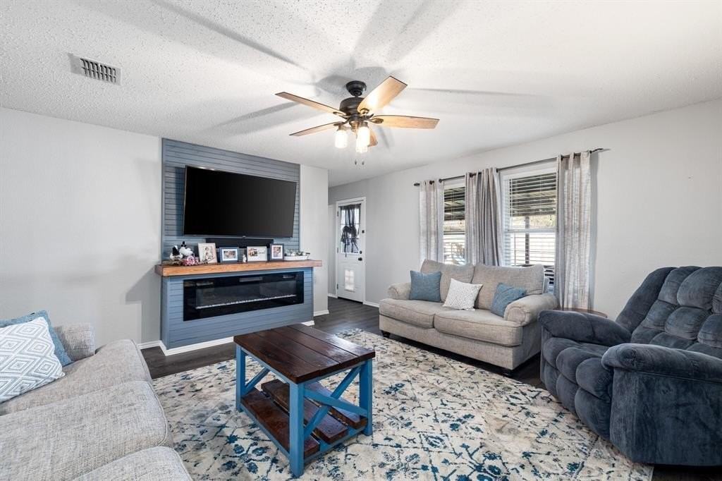 2705 Mitchell Ln - Photo 4 of 24