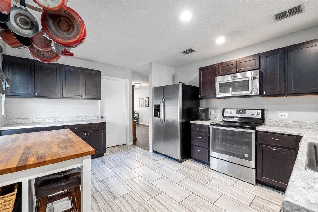 2705 Mitchell Ln - Photo 7 of 24