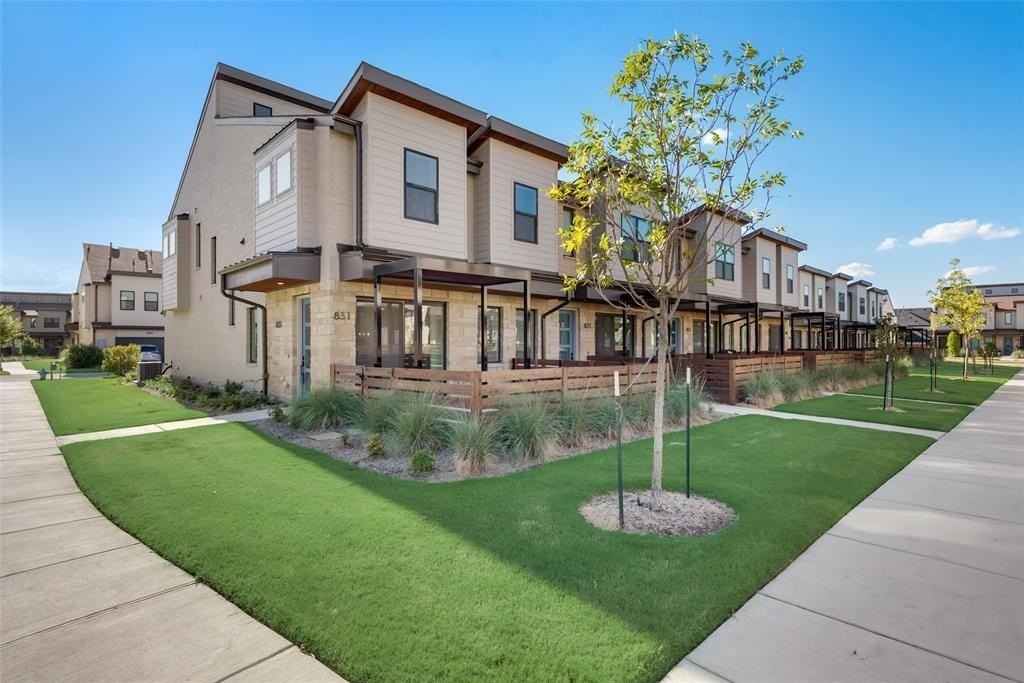 831 Cavitt Ct - Photo 2 of 33