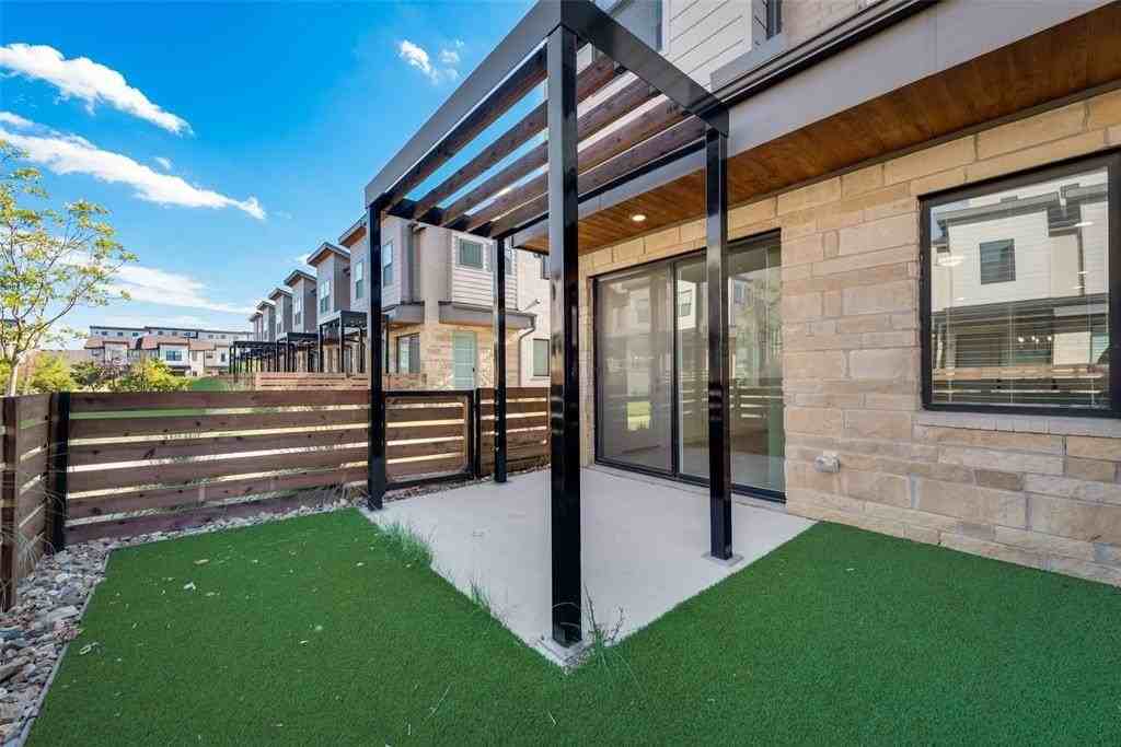 831 Cavitt Ct - Photo 3 of 33