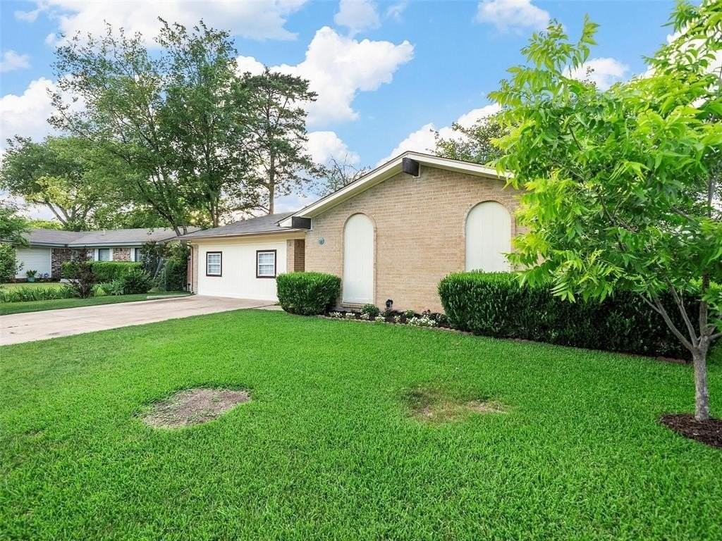 3633 Edgewood Dr - Photo 2 of 28